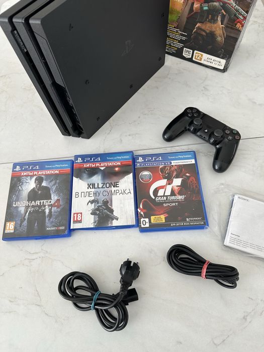 Ігрова приставка Sony PlayStation 4 Pro 1TB.