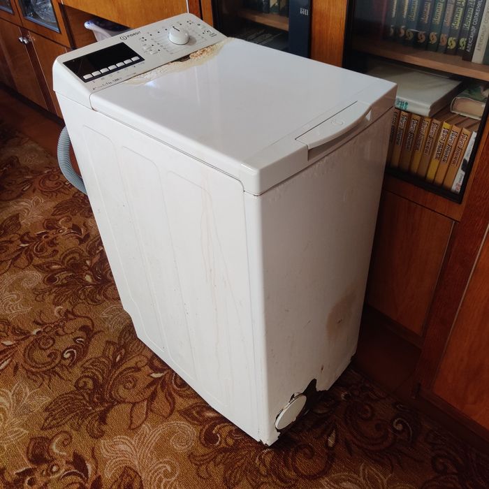 Стиральная машина Indesit.