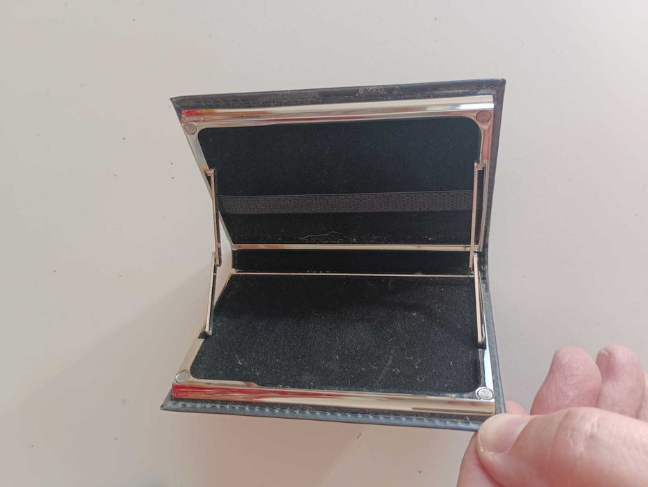 Diversas carteiras de bolso