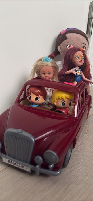 Carro Family com vários Bonecos