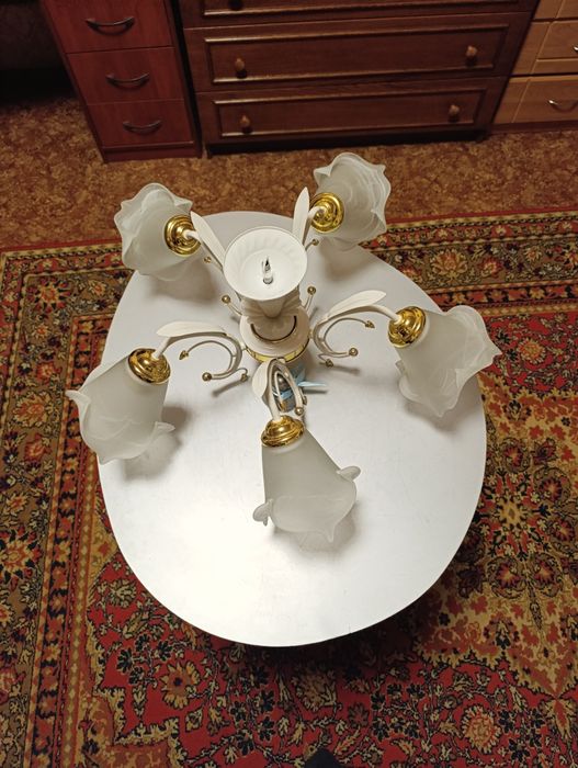 Не дорого очень красивая  в отличном состоянии люстра   стекло