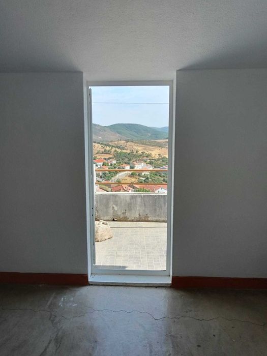 Vende-se Moradia