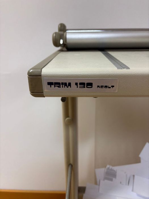 Mesa de corte de papel de grandes formatos