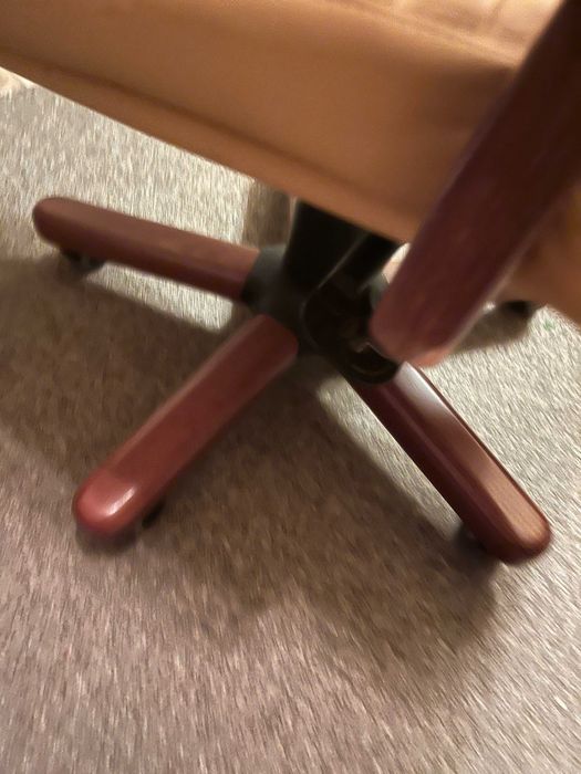 Krzesło biurowe eleganckie