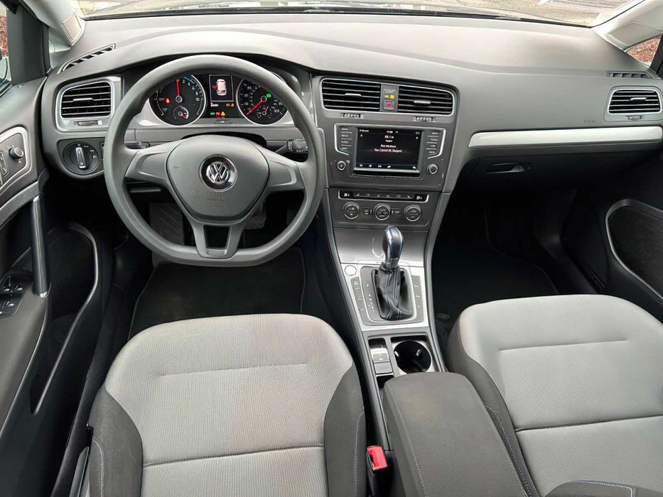 Volkswagen e-Golf SE      2016