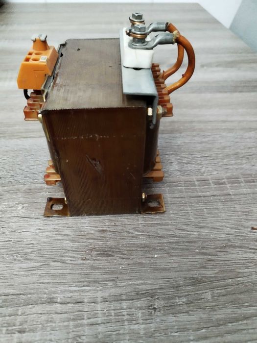 Transformador Primário 220V, Secundário 12V - 33A, (400VA).