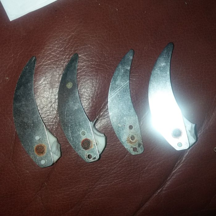 Предлагается набор ножей для измельчителя обьем два литра