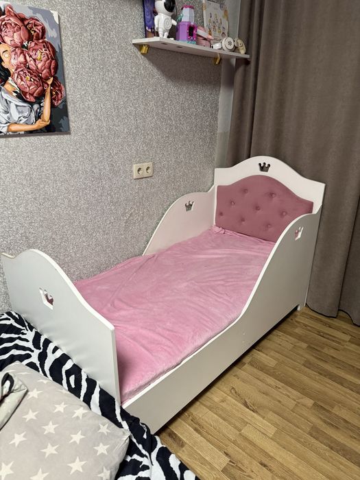 Ліжко для дівчинки