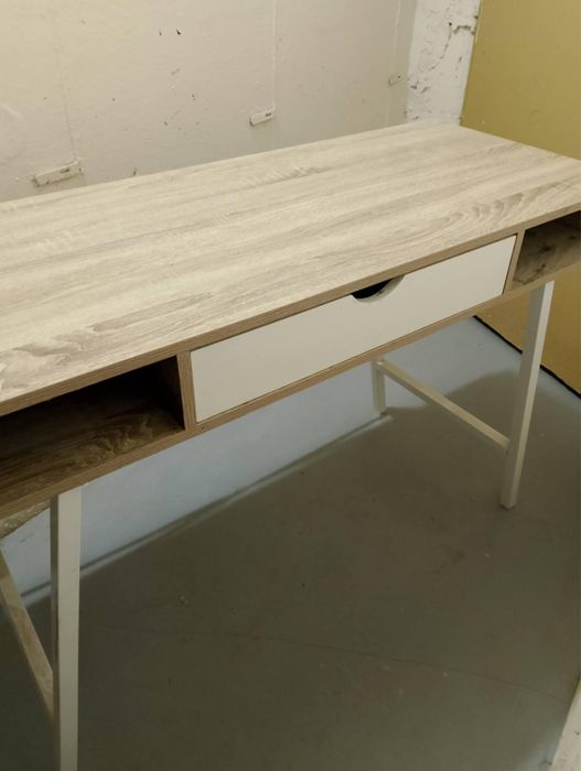 Biurko -toaletka drewwno z bielą