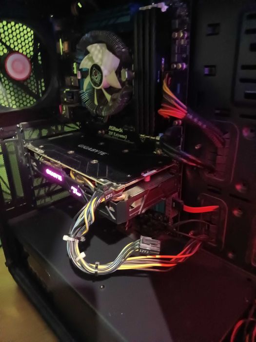 Komputer Gamingowy 16GB  RX 570 intel i5 SSD RGB czarny