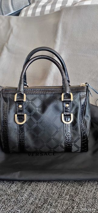 Orginalna  torebka -kuferek  Versace do reki .