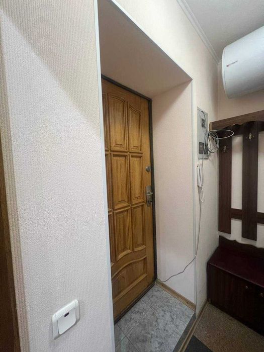Продам 1 к кв Холодная гора 43 кв м Юрия Паращука дом 4 с ремонтом