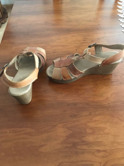 Sandálias, castanhas