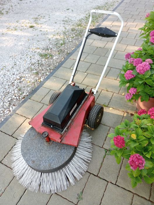 Zamiatarka elektryczna.