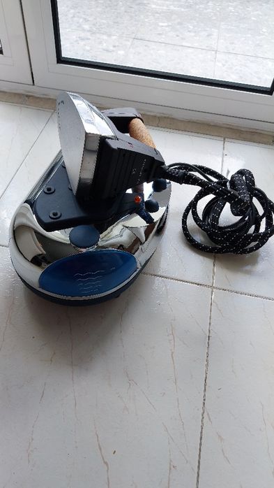 Ferro de engomar com caldeira