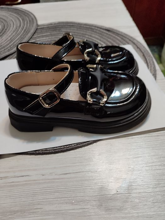 Туфлі для дівчинки