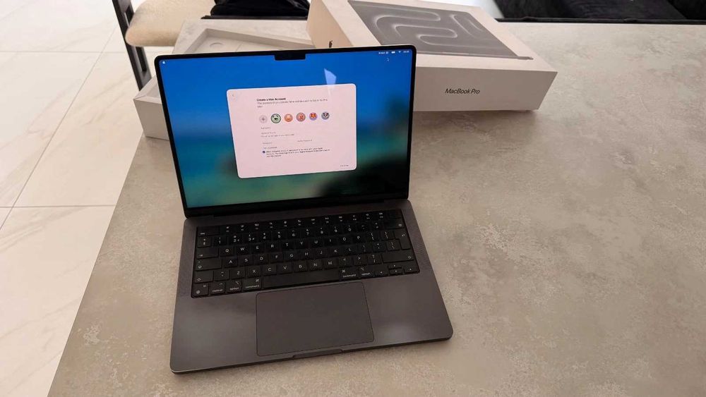 MacBook Pro M3 Pro - 18GB RAM / 512GB SSD c/ Caixa + Carregador