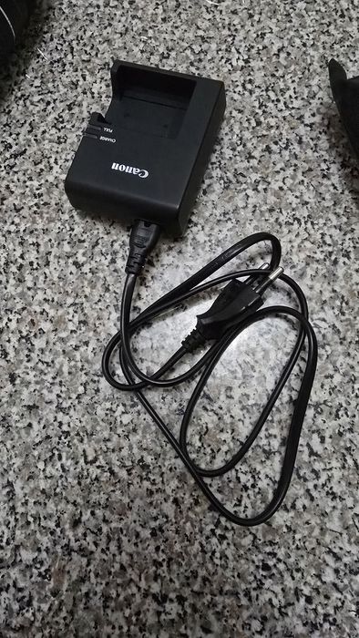 Canon D2000 Camera64740810553729122