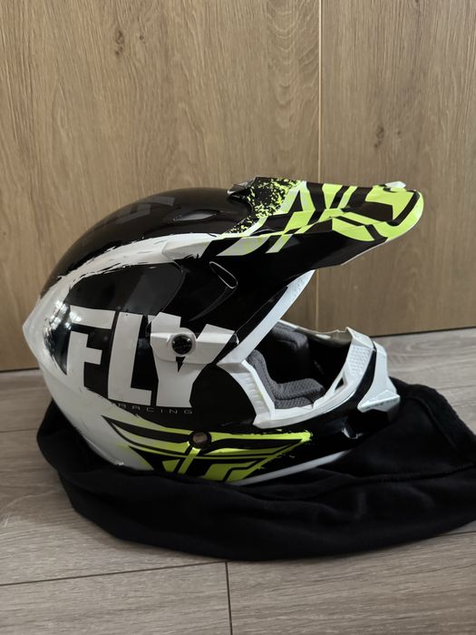 Kask firmy FLY.