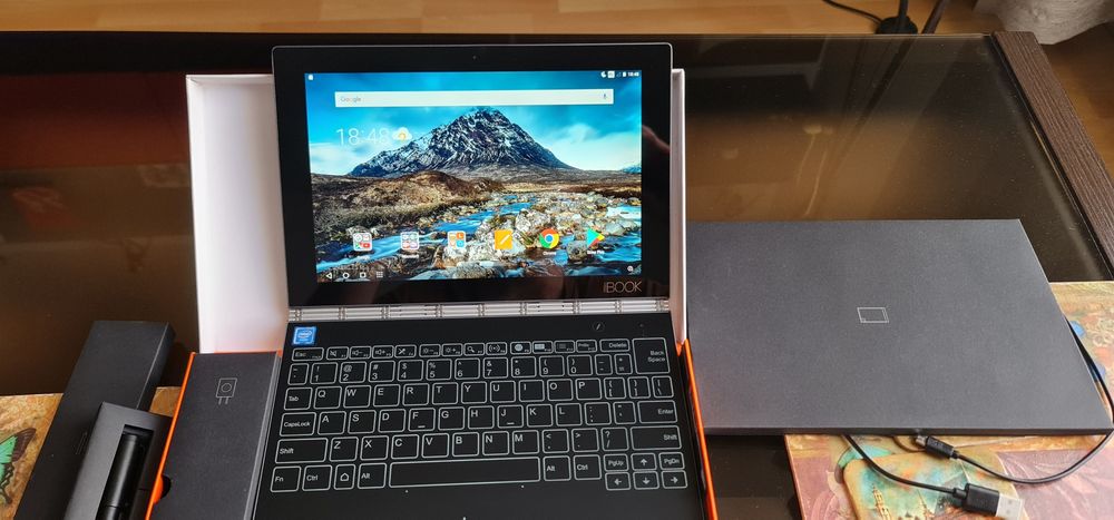 Lenovo Yoga Book. Dotykowy, składany 360'. Mało używany. Stan idealny!!