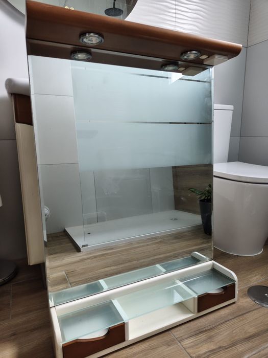 Conjunto de casa de banho: móvel com lavatório + espelho com luz — marca mdm