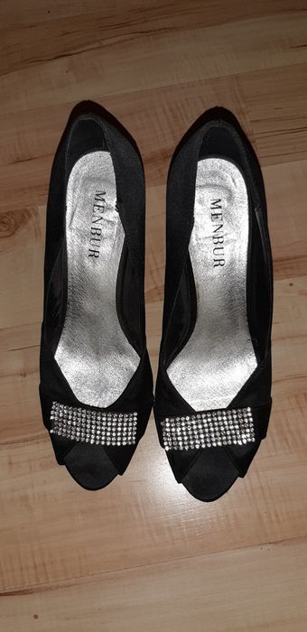 Szpilki atłasowe Menbur rozm. 37