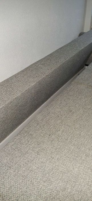 Kanapa materiałowa, rozkładana z funkcją spania, z pojemnikiem.