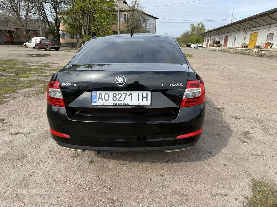 Шкода  октавія A7 2013року,1.6дизель,обслужена,2 ключа,2 комплекти дисків та гуми