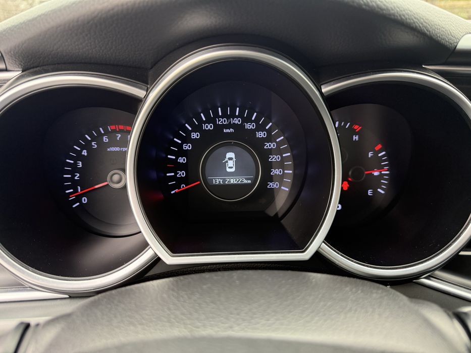 Продам свою KIA K5 в хорошем состояние