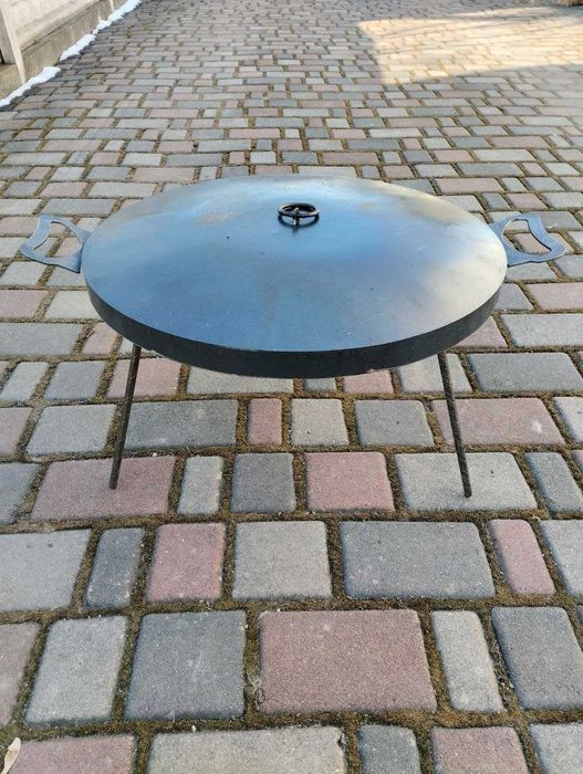 Похідна сковорода з диска  з якісного металу 50 см з ніжками .