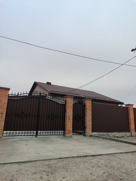 Продаємо добротний будинок селище Молодіжне