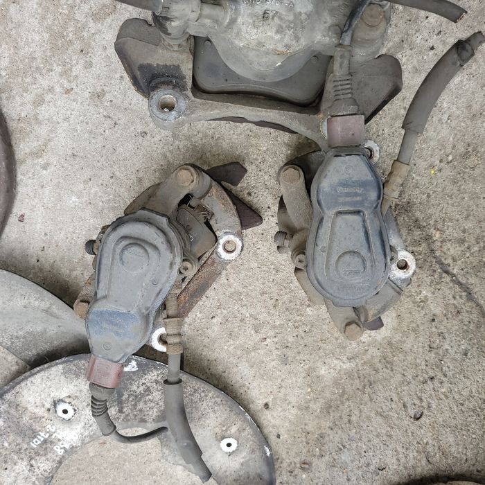 Zaciski jarzma tarcze hamulcowe audi a4 b8 a5 2.7TDI 3.0TDI SWAP