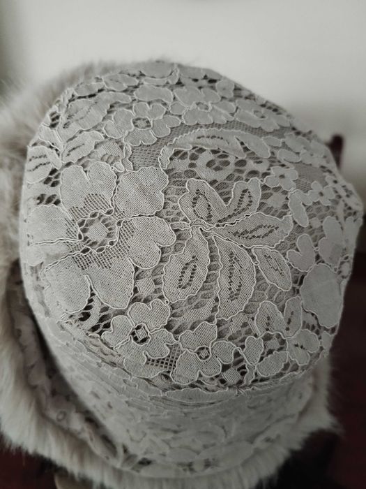 %_Gems Bijoux_czapka / kapelusz_dwustronna_futro + koronka_ ciepły beż