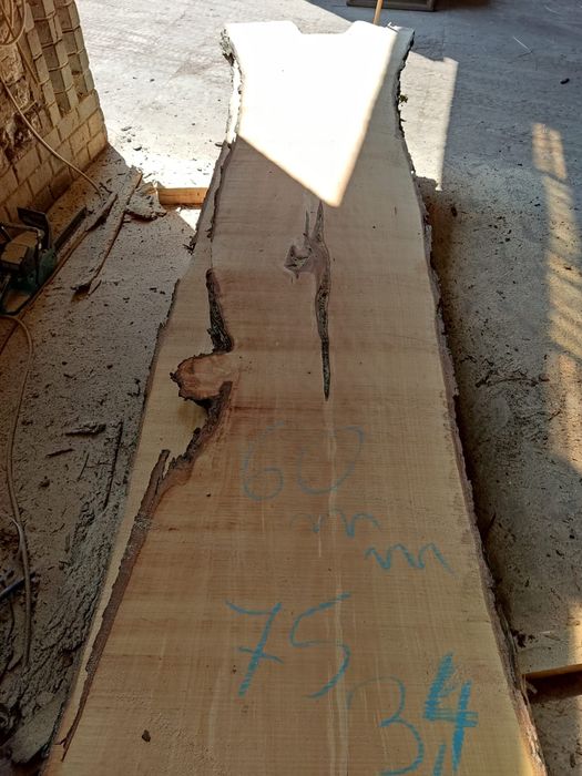 Monolity gruszy ponad 3 m długie szerok 80-90 cm