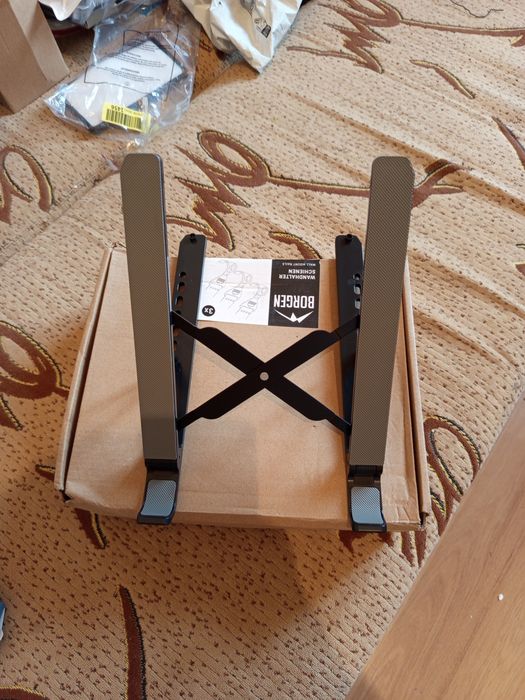 Stojak pod laptopa