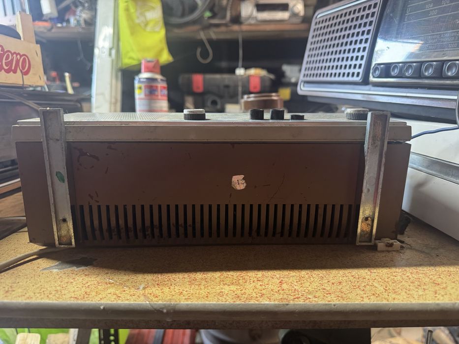 rádio antigo em bom estado