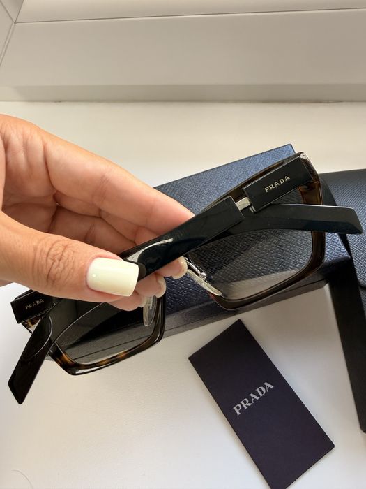 Продам очки Prada