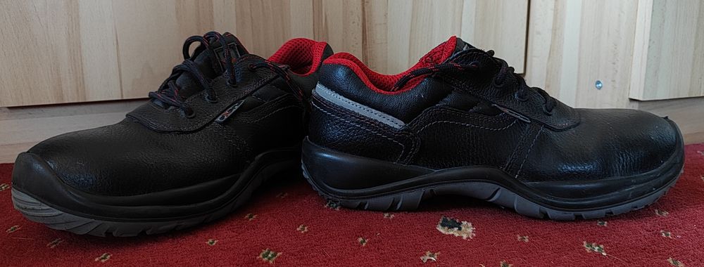 Рабочие полуботинки.