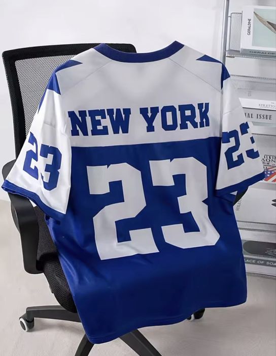 В наявності нова футболка