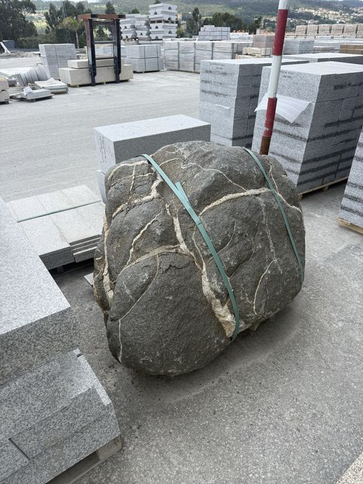 Pedra unica - pedra de jardim