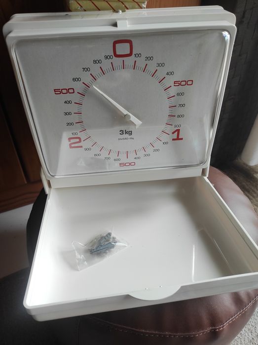 Balança  de cozinha , vintage , ainda embalada .