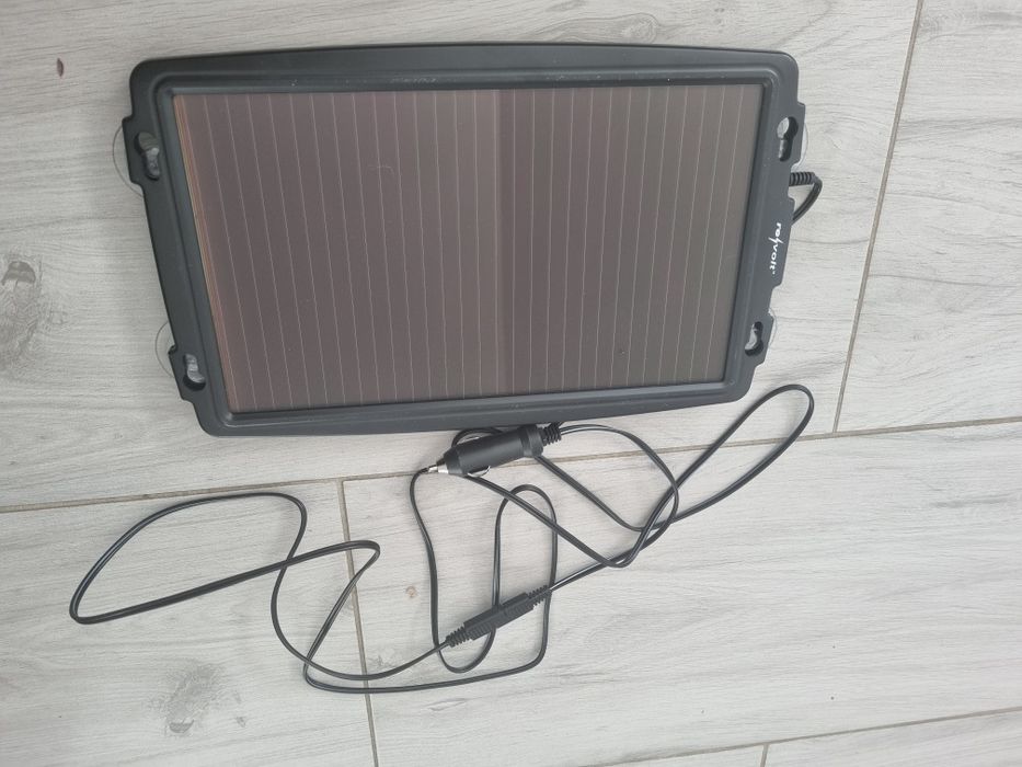 Ładowarka solarna Revolt 12v