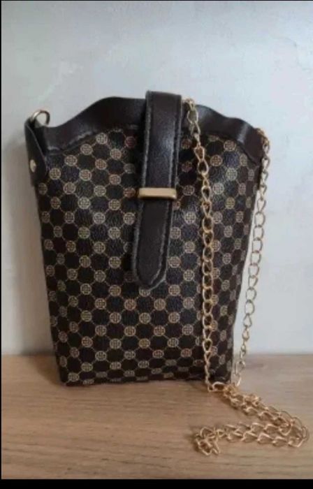 Nowa torebka na łańcuszku