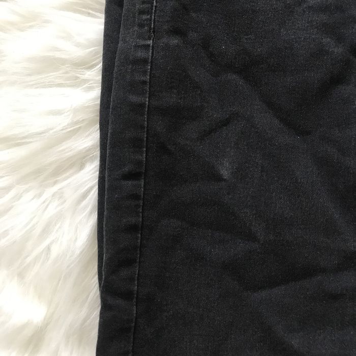 czarne jeansowe spodnie Vero Moda