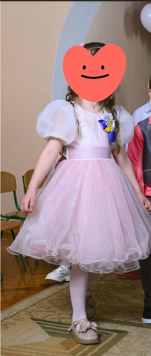 Сукня  святкова на дівчинку