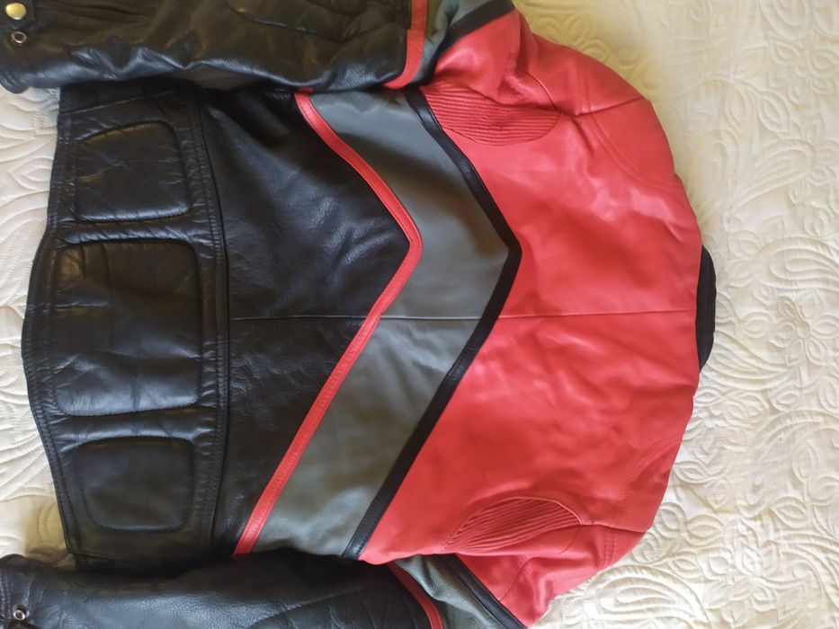 Мотокуртка шкіряна.