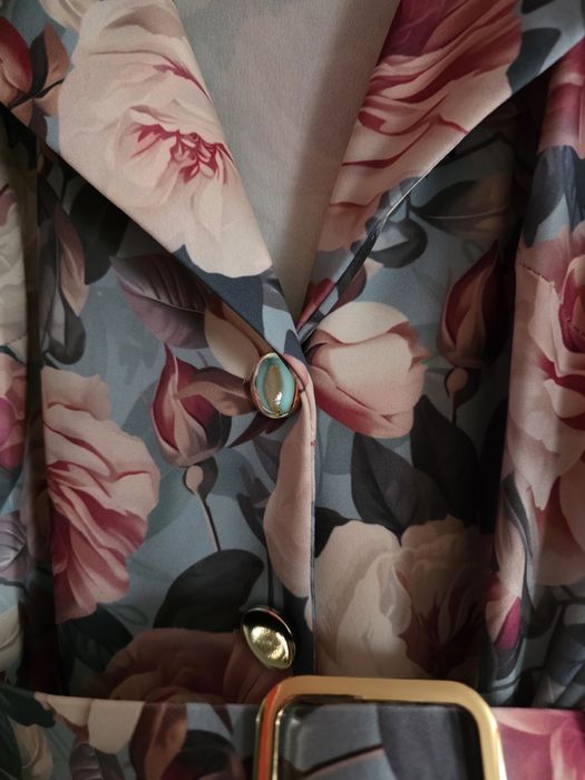 Krótki kombinezon damski w kwiaty