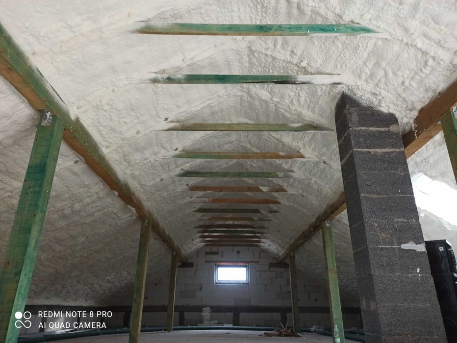 Ocieplenie pianą PUR,  Ocieplanie piana PUR ,  izolacja poddasza