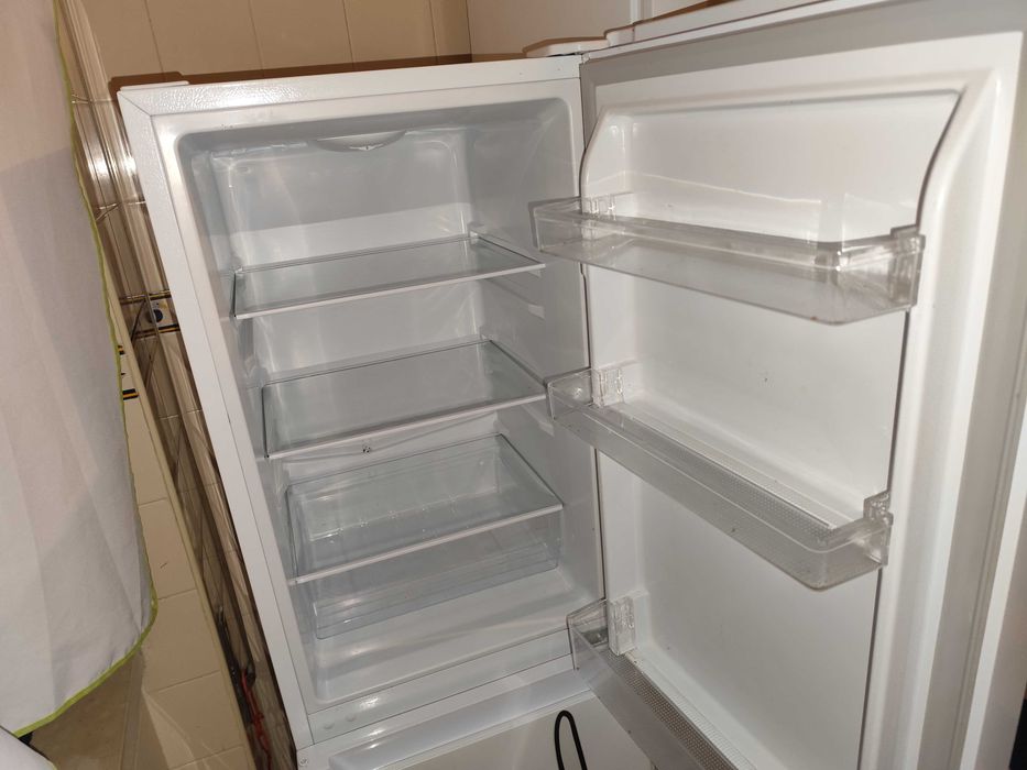 Frigorífico com Congelador Kunft à Venda – Ainda com Garantia