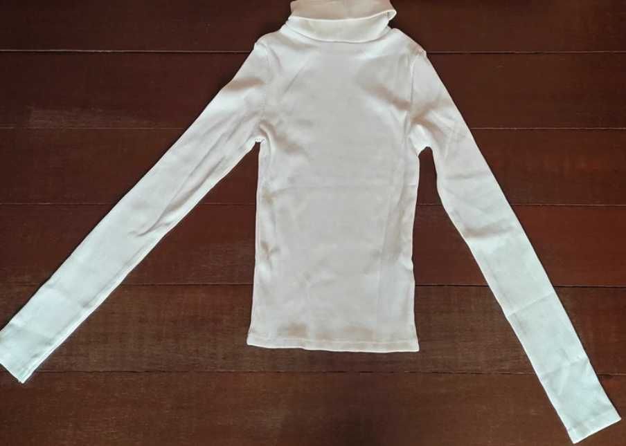 Camisola branca com gola alta